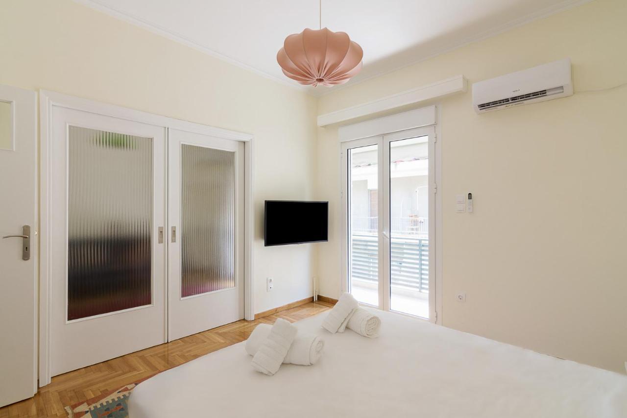 Bright And Spacious 2-Bedrooms Apartment In เอเธนส์ ภายนอก รูปภาพ